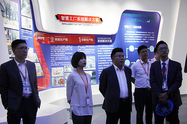 智能自动导引运输车 智能自动导引运输车