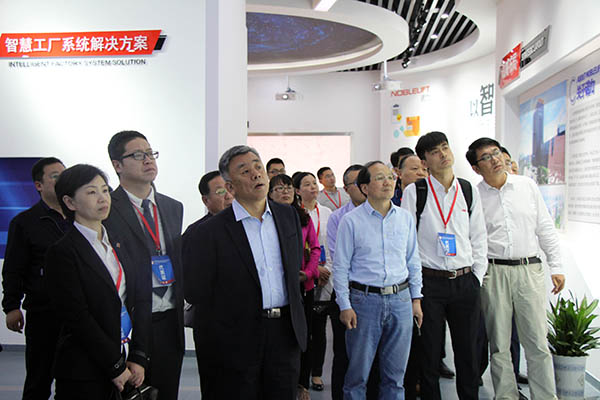 智能自动导引运输车 智能自动导引运输车